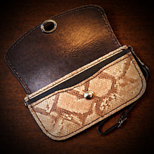 Load image into Gallery viewer, Clutch - Genuine Python, Tan