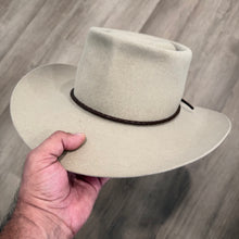 Load image into Gallery viewer, The Beth Dutton, Revenant Hat, From The First Episode Of The Dutton Ranch, Cowboy Hat, Natural Color, Size 7 1/2, 60cm (Ships now)