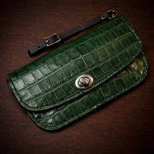Load image into Gallery viewer, Clutch - Genuine American Alligator, Green