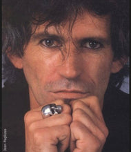 Load image into Gallery viewer, Keith Richards Skull Ring in Black